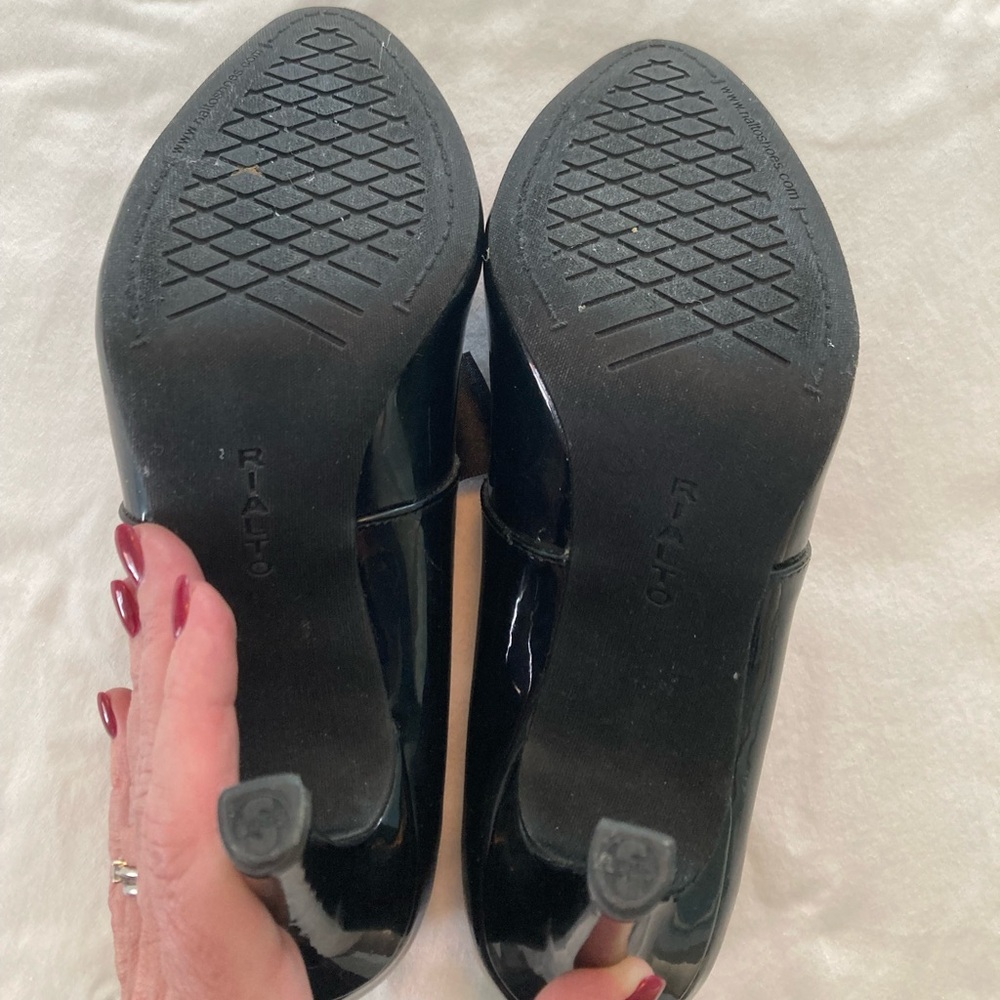 Rialto Black Bow Heels - Picture 10 of 11